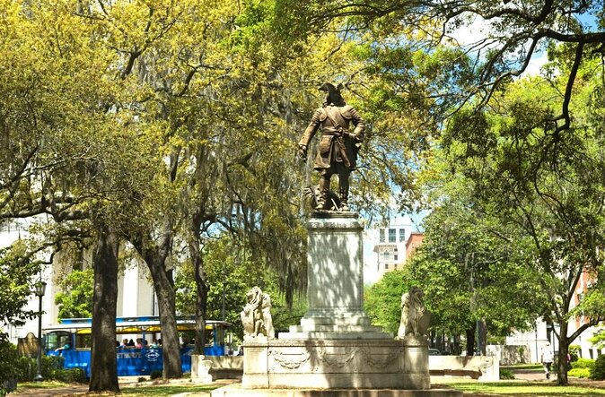 90 Minute Historic Savannah Walking Haunted Bar Pub Crawl - Night in Savannah: Why the 7:15 pm start matters
