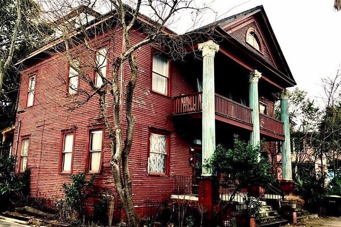 90 Minute Historic Savannah Walking Haunted Bar Pub Crawl - Back to Chippewa Square for orbs, fires, and a buried-wall story