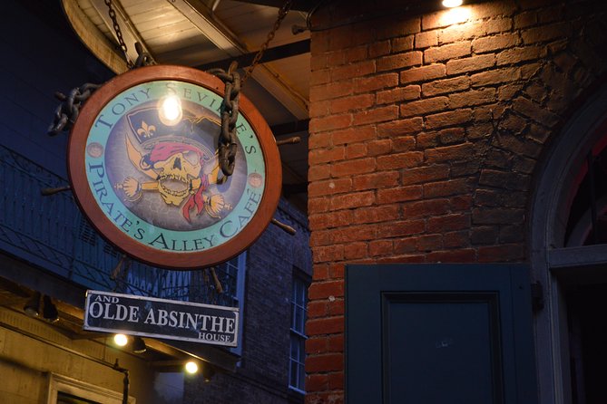 Adults Only Haunted Pub Crawl in New Orleans - French Quarter bars: why the stories work better in the street
