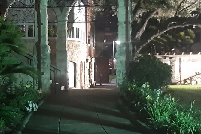 Al's Ghost tour : a small group experience - The Hidden Bonus: Food, Drink, and Explore Tips