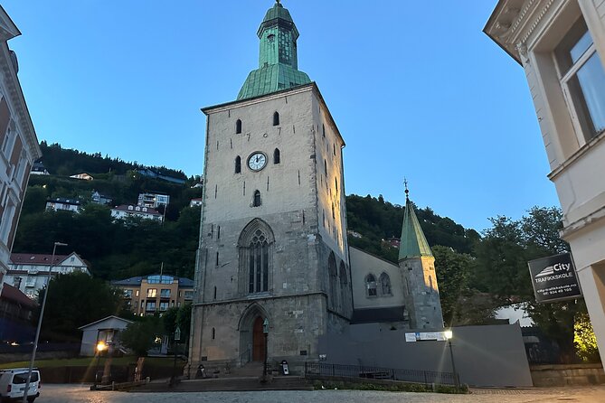 Audio Walking Tour in Bergen Famous Ghosts Location - Cathedral Vågsalmenningen: a church with a cross relic link