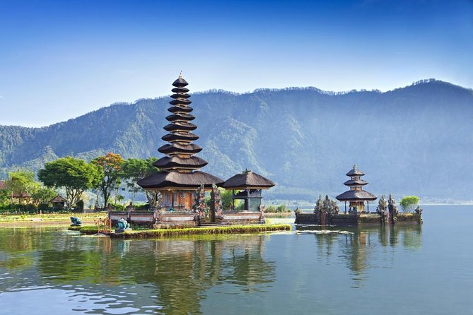 Bali Ghost Tour: The Biggest Abandoned Hotel in Bali - Ulun Danu Bratan Temple on Lake Beratan: your first scenic win