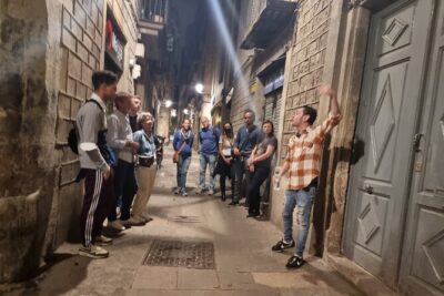 Barcelona Ghosts & Legends Tour - Getting there: the Travelers Nest meeting point makes planning easy