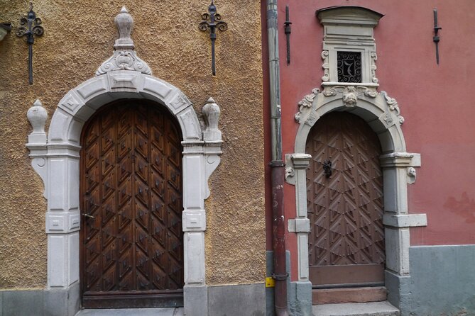 Bloody Stockholm 2h - ghosts, horror and Dark Folklore Tour - Stop 1 at Stortorget: executions and the “magic” of body parts