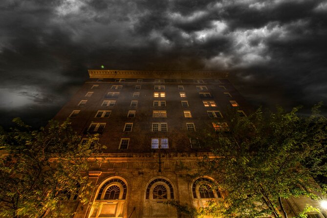 Chains, Coffins, & Curses: Charlottesville Ghost Tours - What the Guide Approach Adds to the Value