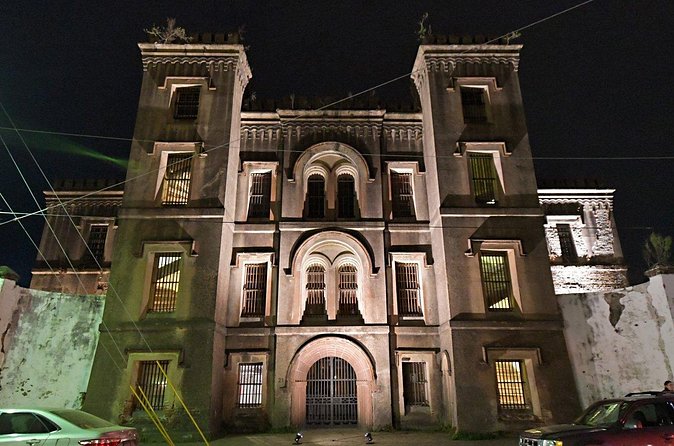Charleston Haunted Jail Night-Time Walking Tour with Admission to Old City Jail - Guides are the engine: Sarah and Jerry’s storytelling impact