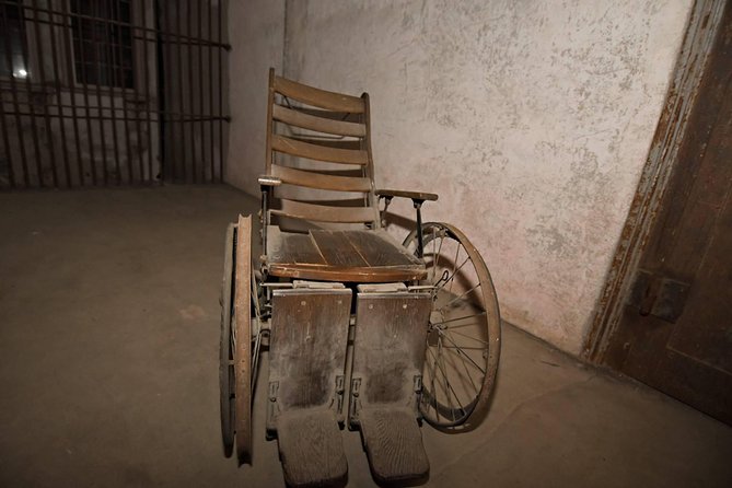 Charleston Haunted Jail Night-Time Walking Tour with Admission to Old City Jail - Price value: is $40.50 worth it?