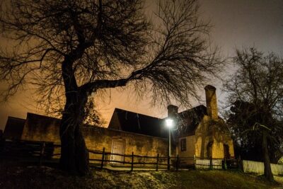 Colonial Ghosts: Ghostly Whispers of Williamsburg Ghost Tour - Finding Kimball Theatre and getting your basics right