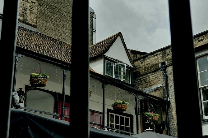 Creepy Cambridge - Cambridge's Most Entertaining Ghost Walk - The Guides: How Personality Shapes the Story