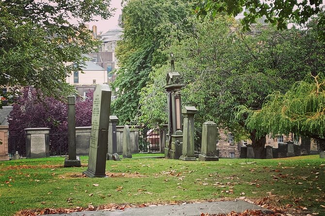 Dark History and Ghost Tour of Edinburgh - Advocates Close: the close-up ghost story stop