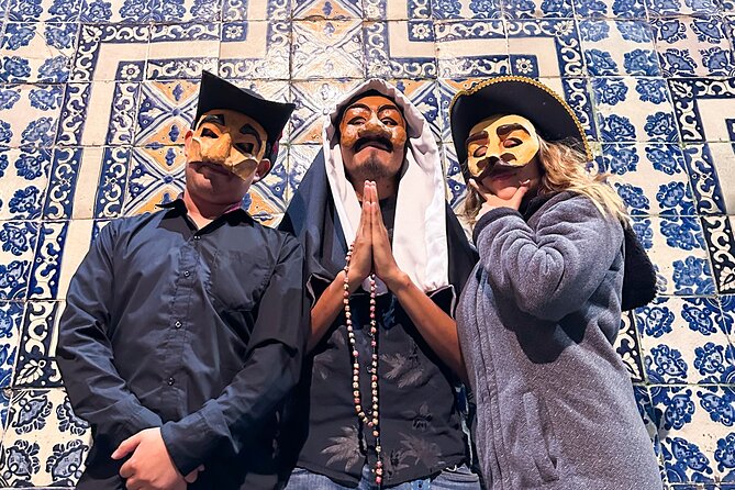 Day of the Dead, Legends & Ghosts Mystery tour - Stop 5: Casa de los Azulejos—art, tiles, and the final story beat