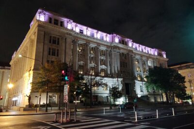 DC Ghosts Boos and Booze Haunted Pub Crawl By US Ghost Adventures - Meeting at Old Ebbitt Grill: timing, walking, and expectations