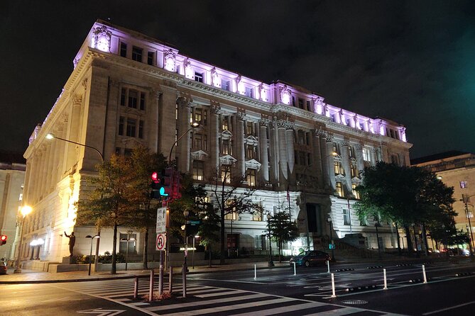 DC Ghosts Boos and Booze Haunted Pub Crawl By US Ghost Adventures - Meeting at Old Ebbitt Grill: timing, walking, and expectations