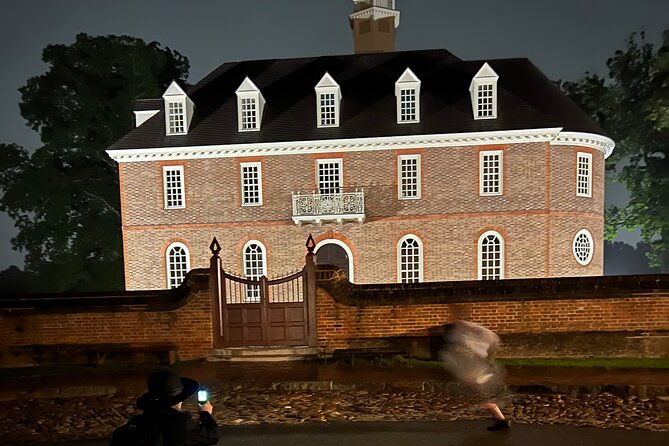 Dead Of Night Ghost Tour in Williamsburg / PARANORMAL EQUIPMENT - The Ghost-Hunt Tools: What to Expect When They Switch On