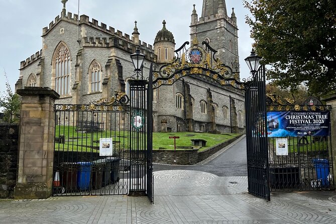 Derrie Danders: Unveiling Derry's Dark & Haunted Past Audio Tour - Roaring Meg, banshees, and the Apprentice Boys Memorial Hall (1688/89)