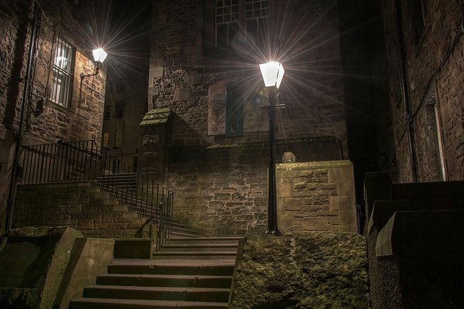 Edinburgh 2 Hour Nighttime Ghost Tour Italian Tour Guide - Greyfriars Cemetery and Its Paranormal Reputation
