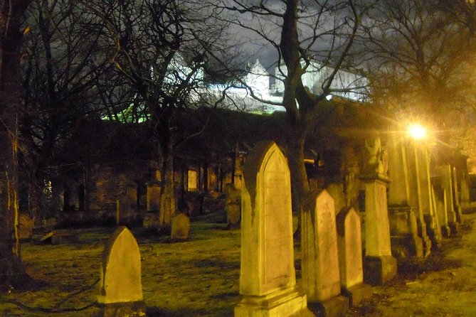 Edinburgh 2 Hour Nighttime Ghost Tour Italian Tour Guide - Timing and Weather: The Spooky Vibe Depends on Light