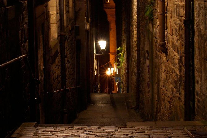 Edinburgh 2 Hour Nighttime Ghost Tour Italian Tour Guide - Price and Value: What You Get for $20.59