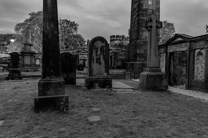 Edinburgh Ghost Tour: Mysteries, Legends and Murders - Edinburgh’s after-dark stories on the Royal Mile