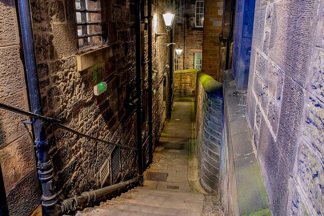 Edinburgh Ghost Tour: Mysteries, Legends and Murders - Where you start, where you end, and how the walk feels