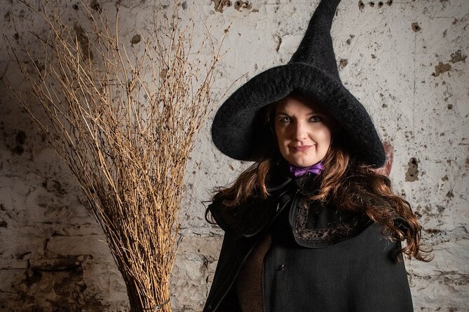 Edinburgh: Witches & Haunted History Walking Tour - Edinburgh Castle: how the tour keeps the focus outside