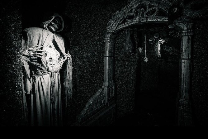 Fear at the Pier Haunted Attraction - Family Time vs. Fright Time: What the Experience Feels Like in a Group