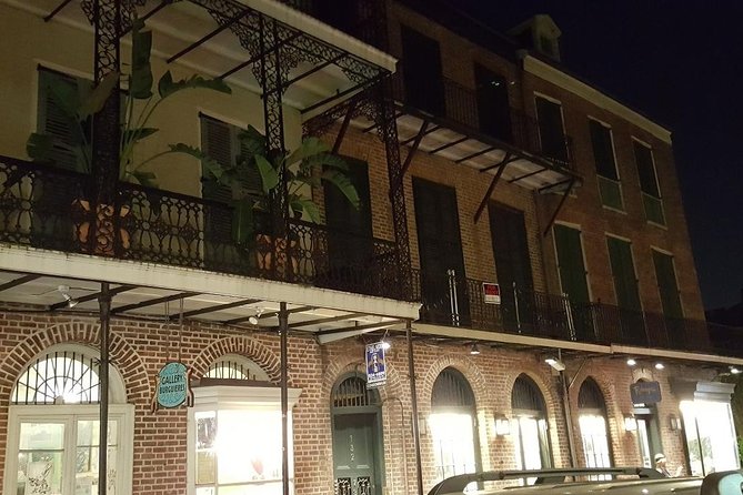 French Quarter Walking Ghost Tour of New Orleans - Why a French Quarter ghost walk hits different after dark