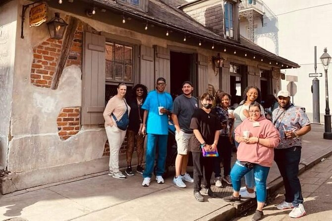 Ghost Tour and Haunted Pub Crawl Party with Free Shot - Stop 2: Lalaurie Mansion and the American Horror Story connection