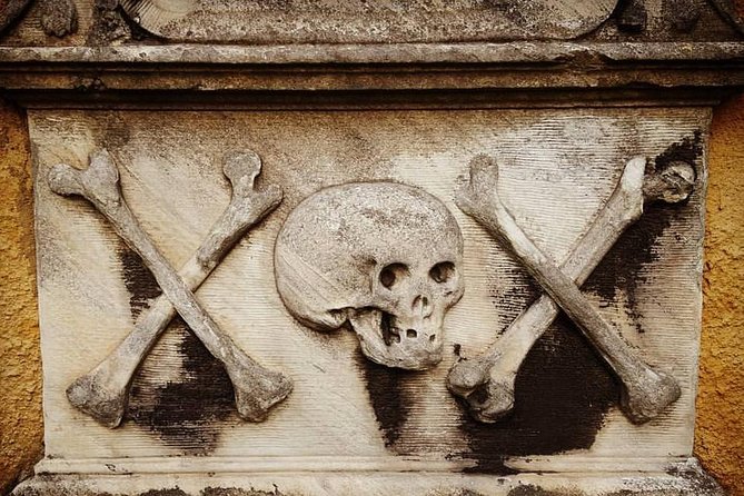 Ghost Tour in Spanish - Meeting at 124 High St and the 8:15 pm timing