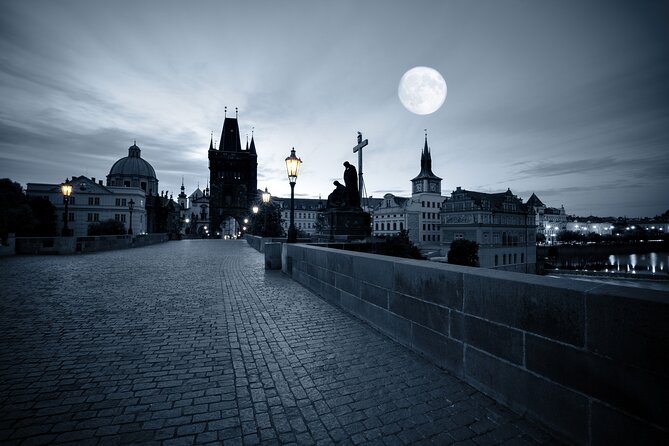 Ghosts and Legends walking tour in Prague - Meeting up in Old Town: how the start works and why it matters
