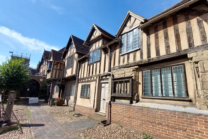 Ghosts, Crime & Legends Quest Experience in Warwick - Stop 5: East Gate and St Peter’s Chapel, medieval entry and faith