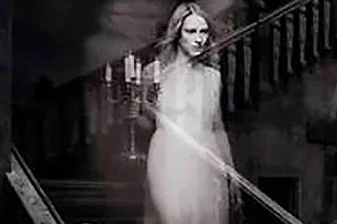 Ghosts in the Graveyard Tour - Riding through historic districts with Spooky Gin
