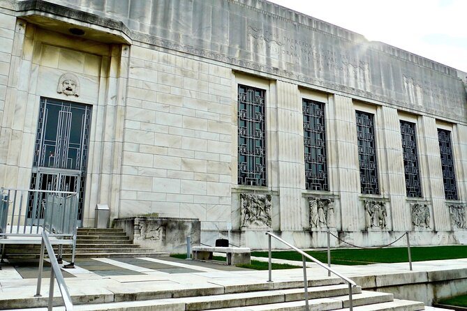 Ghosts of D.C. - Walking Tour - Stop 2: Folger Shakespeare Library and why some libraries never let go