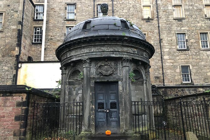 Ghosts of Edinburgh: Bloody Past Exploration Game and Tour - Best time to play: day clarity vs night atmosphere