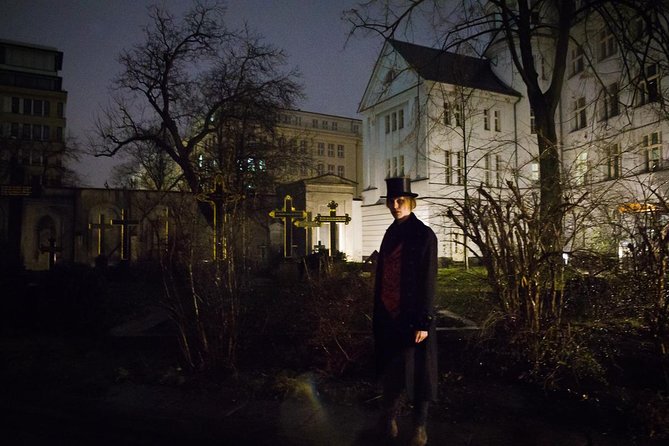 Gruseltour Berlin Haunted Ghost Walk 90-minute at Berlin Mitte city center - Berlin at 9 pm: the meeting point and how the walk starts