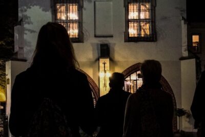 Gruseltour Berlin Haunted Ghost Walk 90-minute at Berlin Mitte city center - Nikolaiviertel stop: old-town streets made for ghost stories