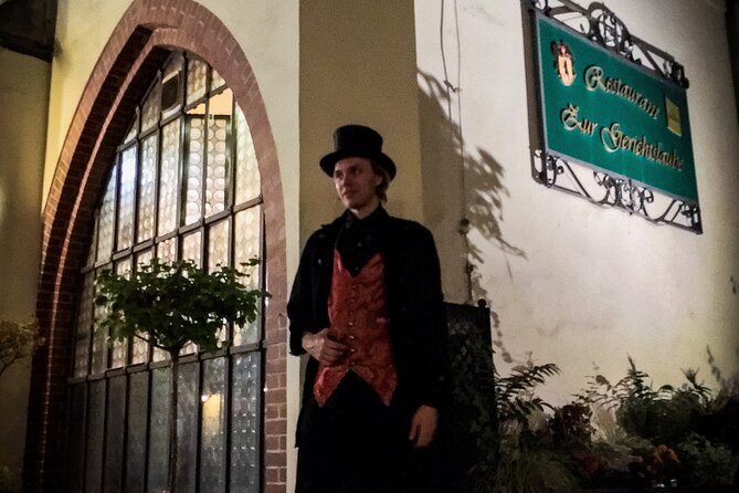 Gruseltour Berlin Haunted Ghost Walk 90-minute at Berlin Mitte city center - Interactive guiding style and the small-group feel