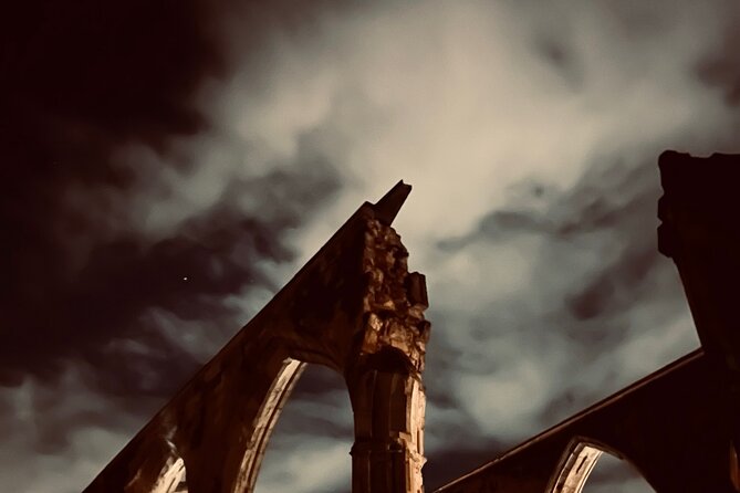 Guided walking tour : Ghosts & Giggles Of Gloucester - Stop-by-stop: Folk of Gloucester, Cathedral, and Greyfriars ruins