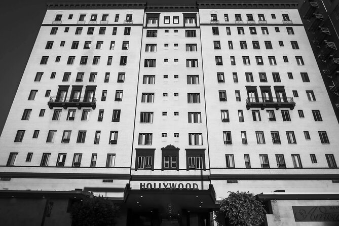 Haunted Hollywood Walking Tour: True Crime and Creepy Tales - Guide style, pacing, and what might be different night to night