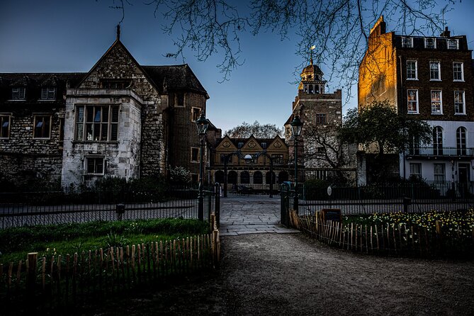 Haunted London: Night Ghost Walking Tour - Shakespeare’s Globe Appearances and the Bankside Pub With a Final Drink Problem