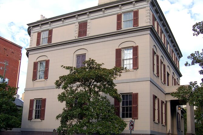 Haunted Savannah Self-Guided Walking Audio Tour - The opening stretch: Olde Pink House and Reynolds Square