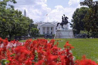Haunted Washington D.C. Booze and Boos Ghost Walking Tour - White House ghost stories and photo time right on the route