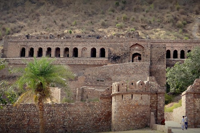 Jaipur to Chandbaori Stepwell & Haunted Bhangarh Private Trip - Bhangarh Fort: the story-driven part of the day