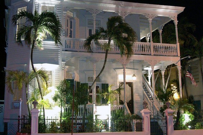 Key West Haunted Pub Crawl and Ghost Tour with Free T-Shirt - Getting the most out of crowded Duval Street nights