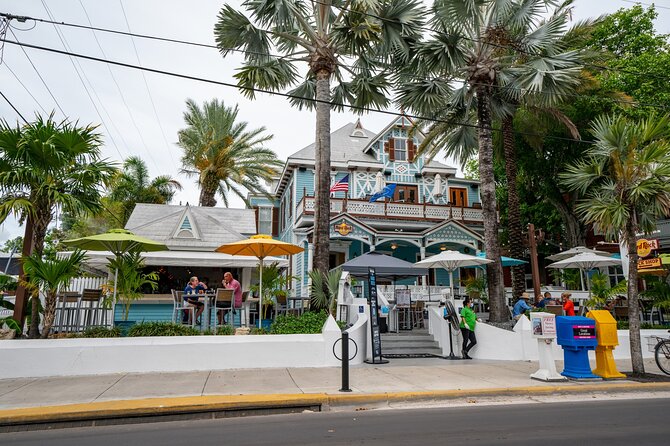 Key West Haunted Pub Crawl Walking Tour - Stop 2: The Artist House and Robert the Doll Behind Glass