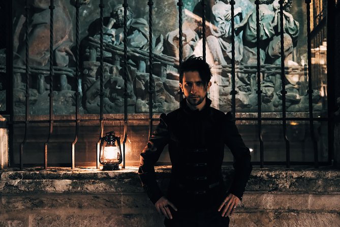 Krakow Night Tour: Ghosts, Vampires and Legends of the Old Town - Where You Start at Mariacki Square—and How the Walk Moves
