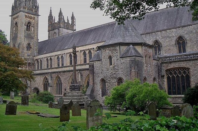 Llandaff's Ghosts: A Self-Guided Audio Tour - Navigation tips near the River Taff