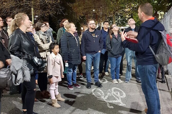 London's Ghosts & Gruesome Past Nighttime Walking Tour - William Wallace Memorial: war history with gory clarity