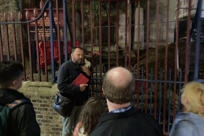 London's Ghosts & Gruesome Past Nighttime Walking Tour - Getting started at Cafe Pronto, Farringdon Station