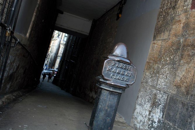 Multi-Sensory Haunted Underground Vaults Tour in Edinburgh - Guides matter: storytelling energy (and gentle pacing)